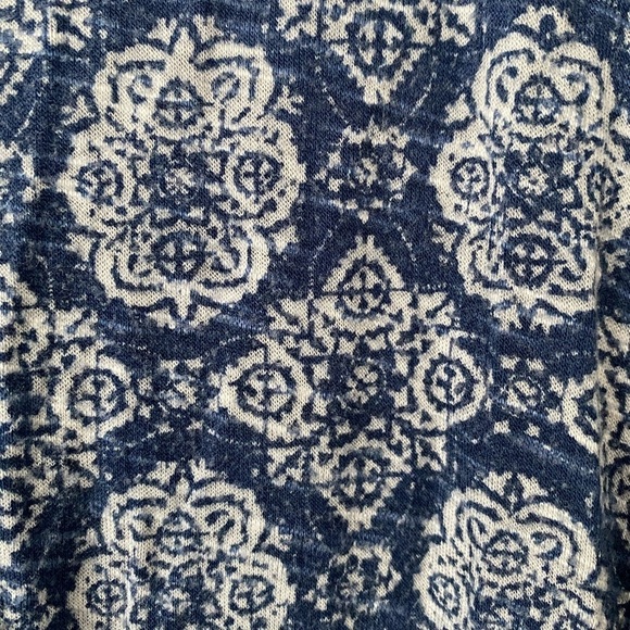 Max Jeans Size XL Women's V-Neck Tank Top Flowy Sleeveless Top Geometric Pattern - Picture 8 of 8